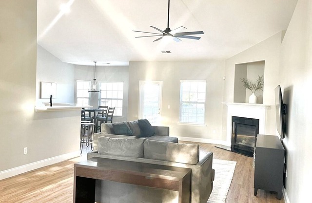 Entire 4BD Roebuck Home 10Min From Spartanburg DOWNTOWN