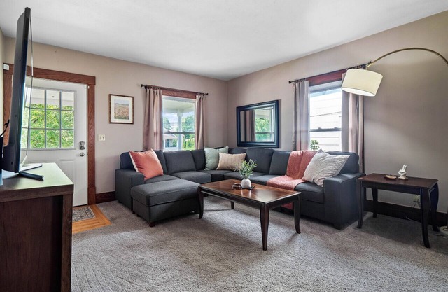 Entire Duplex|Historic District|Sleeps 12