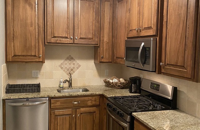 Entire Full Daylight Basement Guest House near UVU