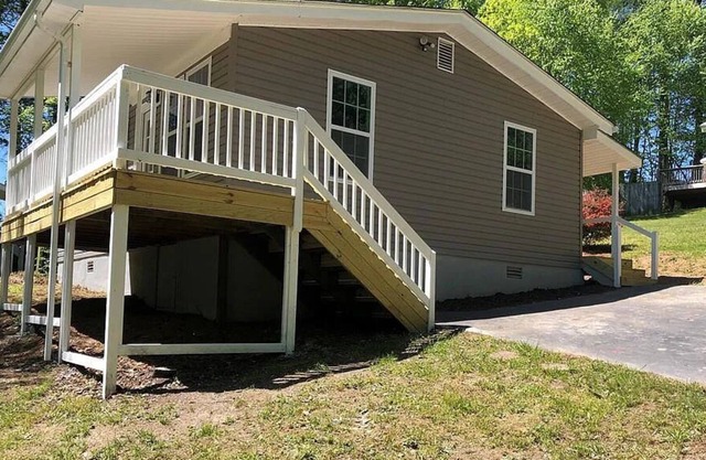 Entire furnished cottage in Hendersonville near Asheville