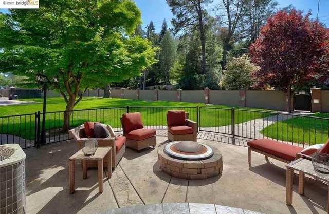 Entire Guest Suite in Oakland hills Estate.