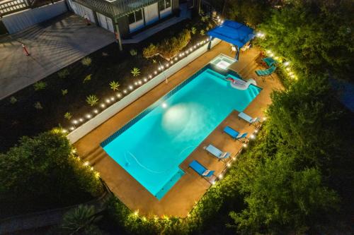 Entire Private Pool, Big Yard, View, 4BR, King Bed, 10 Parking, Available Now