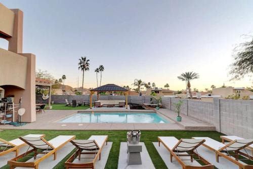 Epic 6BR with Pool, Spa and Fire Pit - Walk to Trails