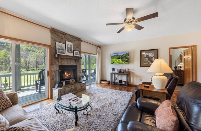 Condominio de lujo en Gated Mountain Resort ($ 99 / día de la semana hasta el 30 de junio)