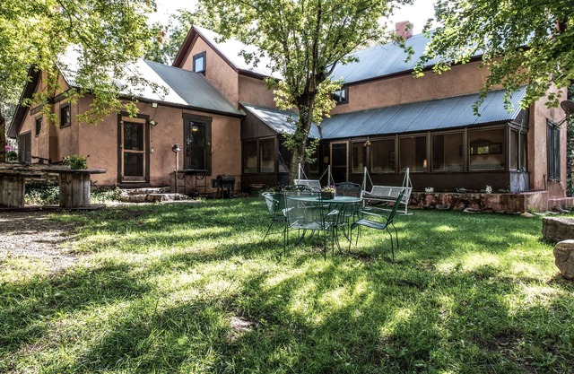 Pintoresco Sheriff Brady Home Originalmente construido en 1868. Perfecto para familias.