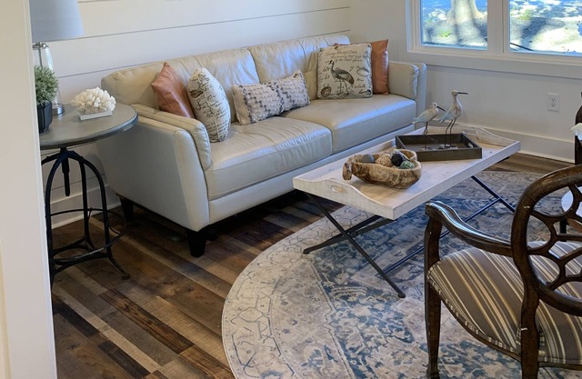 Escape to a Designer-French Cottage in Seneca, SC!