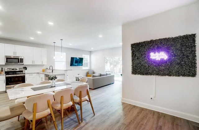 Escape to Luxury I Charlotte Uptown Stunner