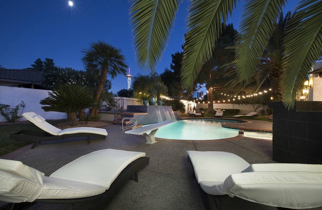 LUJO MODERNO PRIVADO OASIS-1 MILLA PARA LAS VEGAS TIRA