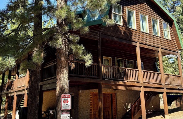 Escape to the mountains in our luxurious 3-story cabin, perfect for families!!!!