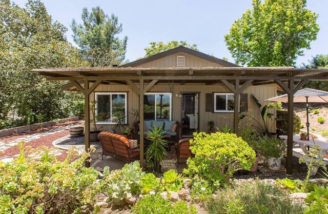 Escondido - Hidden Meadows Cottage