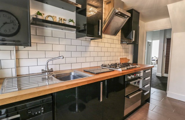 Esplanade Gardens, Apartment 1