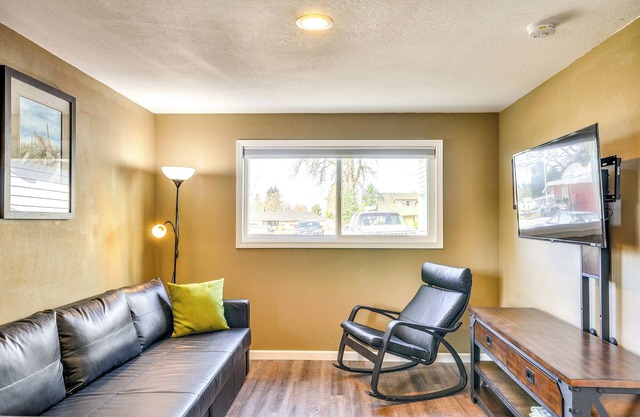 ¡NUEVO! Estacada Home - Cerca del Parque Estatal Milo McIver!