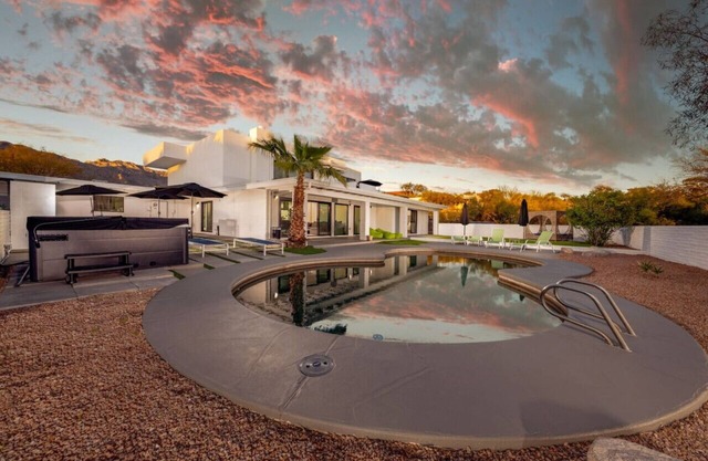 Estate / 7 BR & 5 BA / Home & Guesthouse / 2 Pools