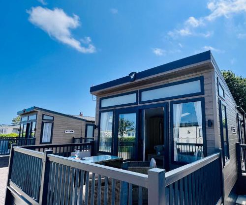 Etna Laurels at the peaceful Cherry Lea Holiday Park and Fishing Lake