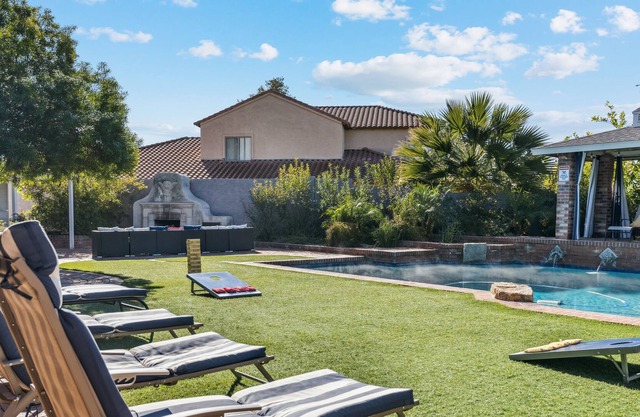 Everett Street Retreat ~ Backyard Paradise Resort Style Setting 4BR Heated Pool