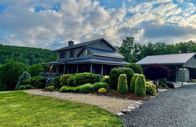 Evergreen, mountain cabin 3mi south of Blowing Rock, NC, views, creek, 56 acres.