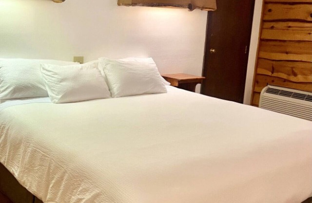 Bridge Inn 1st Floor 1KingBed 1Recliner River View