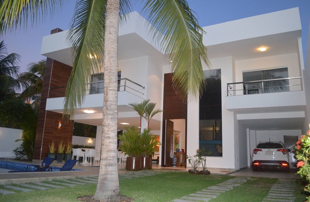 Excelente casa - 05 suites con aire acondicionado, piscina y barbacoa