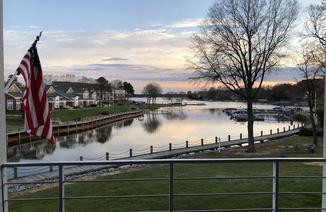 Listado excepcional! Hermosa vista del lago normando! "Gran estancia de condominios de lujo"!