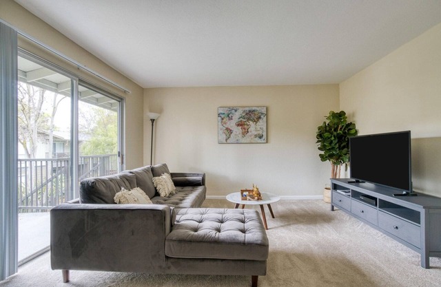 Exceptional Mountain View 2BR w/ Gym & Pool, nr Museums, by Blueground