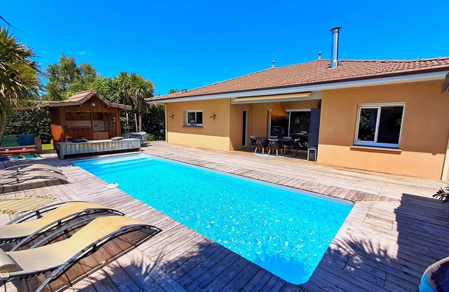 VILLA EXCEPCIONAL DE ESTILO VILLA CON PISCINA CLIMATIZADA EN LEGE CAP-FERRET