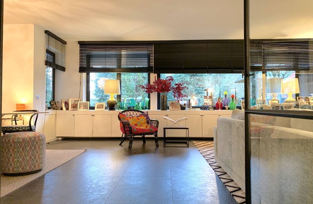 Exclusive Charming Large Villa With Pool