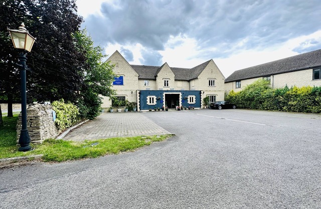 Exclusive use of a 12 Bedroom Property - Sleeps 24 Perfect for Groups & families