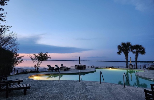 Executive 2 BR/2 BA Lakefront Corner Suite Condo