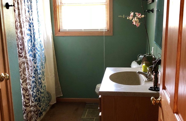 Habitación ejecutiva convenientemente ubicada a la salida de la I-94