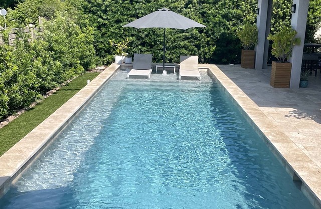 HOGAR EJECUTIVO con PISCINA - UBICACIÓN CENTRAL
