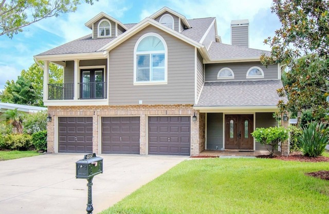 Waterfront Million Dollar Pool Home, 2 cocinas para entretener, 2 salas de lavandería