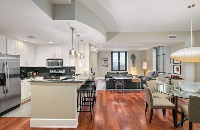 Condominio de estilo ejecutivo en la franja