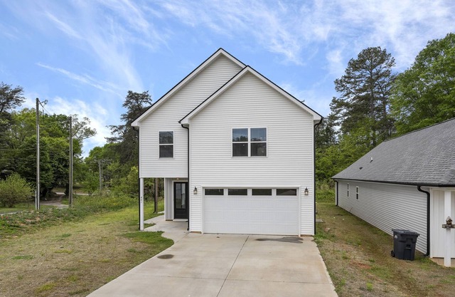 Executive style Home, 4 beds 4.5 baths in Travelers Rest