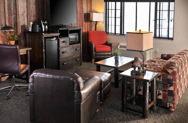 Expanded King Bunk Bed Suite, Stoney Creek KC, Room for the Crew!