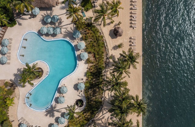 Experience Soothing Moments & Luxury! Free Parking, Onsite Pool, Pet-friendly