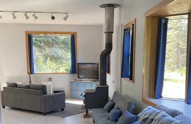 Explore Happy Valley 5 miles to Deep Creek/Ninilchik