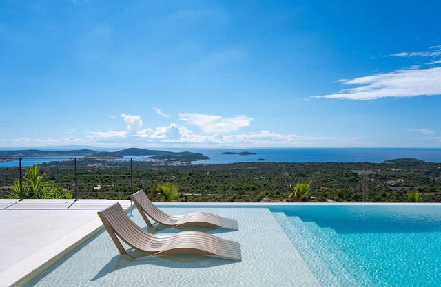 NEW Luxury, seaview Villa Grandeca for 9+3 people