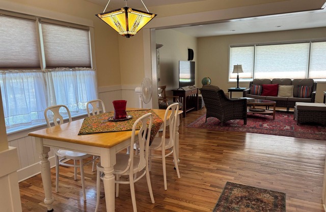 Charming 3 BR 2 Bath in historic Dayton: Discover Blue Mountains and More!