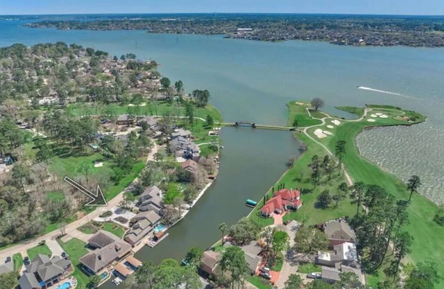 Exquisite Lake Front House w/ Pool & Private Dock