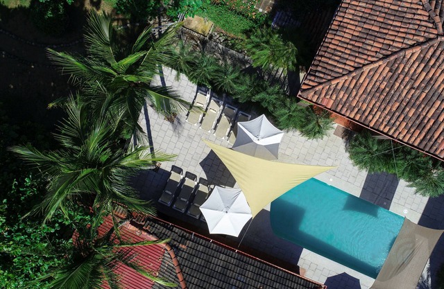 Vistas exquisitas desde la cubierta! ¡Disfruta de tu reunión en esta espaciosa villa con piscina!