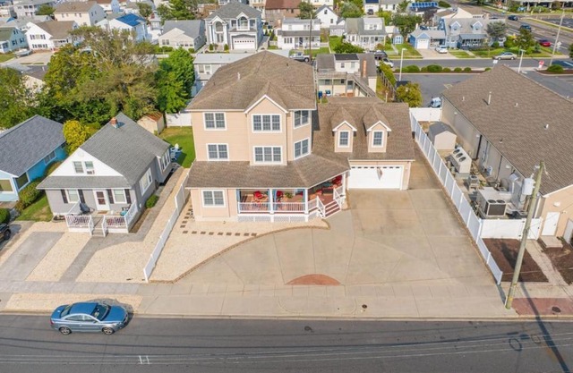 Exquisitely Large Home Block and a half to Beach