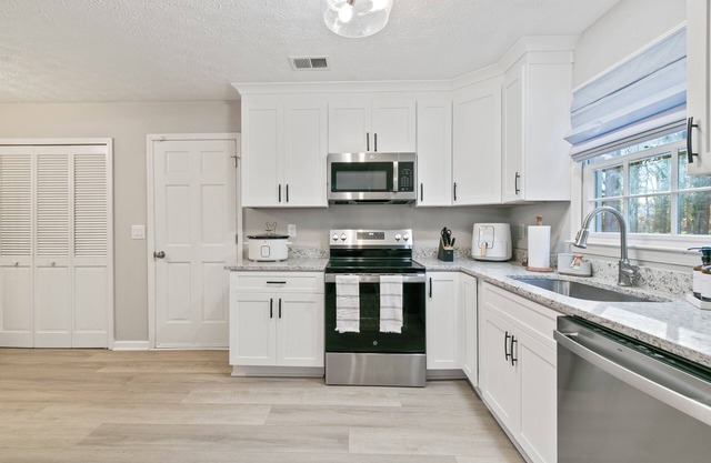 Extended stay 3-bedroom house PET FRIENDLY