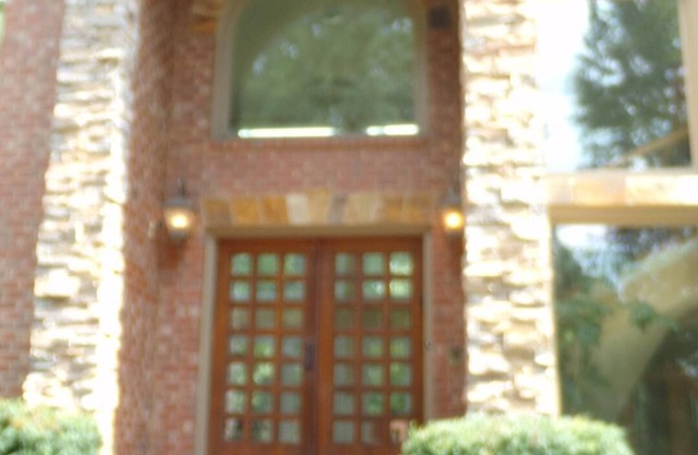 Extraordinario 4BR lleno de luz natural, privado pero conveniente para el centro