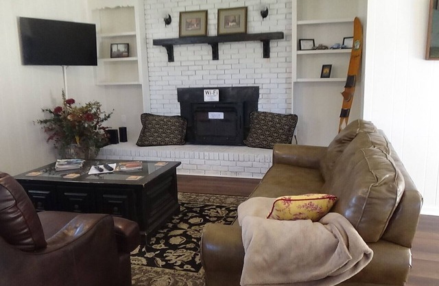 EZ - GO Lodging 3.7 mi Green Pond Landing(Lake Hartwell) Clemson Univ 15 mil.