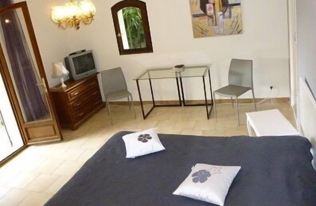 Piso F1 jardín rodeado de naturaleza y cerca de Corte