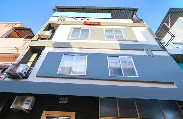 Fabexpress Royal Palace Inn