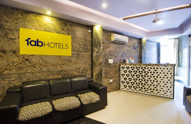 FabExpress Travelers Lodge