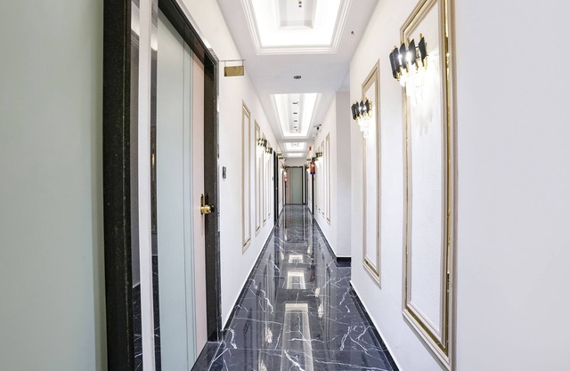 Fabhotel Luxurious Inn