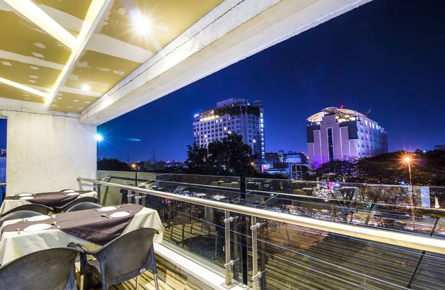 Fabhotel Prime Avenue