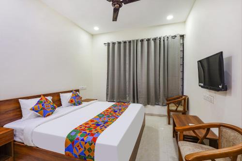 FabHotel The Luxe Inn - Nr Valluvar Kottam Monument & CMBT Metro Station